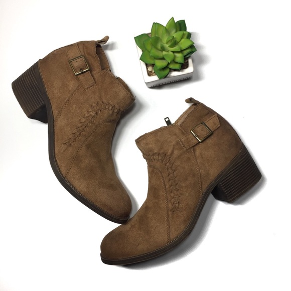 Billabong Shoes - Billabong brown suede ankle boot, size 10